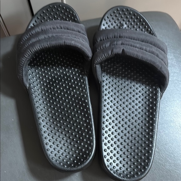 Victoria Secret Pink US Medium  Black Soft Cushion Wide Strap SLIDES SHOES - Picture 3 of 5